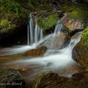 2020-07-16 - Mooi intiem watervalletje<br/>Vallée de Chaudefour - Chambon-sur-Lac - Frankrijk<br/>Canon EOS 5D Mark III - 24 mm - f/16.0, 1.3 sec, ISO 200