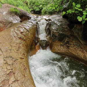 2020-07-16 - Stroomversnelling onderweg<br/>Vallée de Chaudefour - Chambon-sur-Lac - Frankrijk<br/>Canon PowerShot SX70 HS - 4.1 mm - f/4.5, 0.02 sec, ISO 100