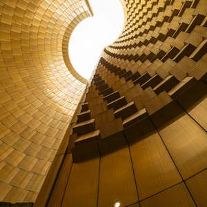 2020-07-17 - Vulkaan-achtige kunst<br/>Vulcania - Saint-Ours-les Roches - Frankrijk<br/>Canon EOS 5D Mark III - 24 mm - f/8.0, 0.04 sec, ISO 200