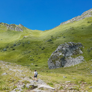 2020-07-18 - Start van onze wandeling door ruig bergachtig gebied<br/>Puy de Sancy - Mont-Dore - Frankrijk<br/>SM-G935F - 4.2 mm - f/1.7, 1/1500 sec, ISO 50