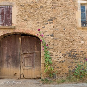 2020-07-20 - Sfeerbeeld in het doirp<br/>Vallée des Saints - Boudes - Frankrijk<br/>Canon EOS 5D Mark III - 24 mm - f/8.0, 0.02 sec, ISO 200