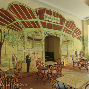 2020-07-21 - Het restaurant zag er binnen ook mooi uit<br/>Le Samoa cafe-restaurant - Vichy - Frankrijk<br/>Canon PowerShot SX70 HS - 3.8 mm - f/3.4, 1/30 sec, ISO 100