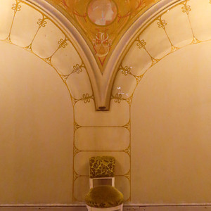 2020-07-21 - Detail met een stoel<br/>L'Opera de Vichy - Vichy - Frankrijk<br/>Canon PowerShot SX70 HS - 3.8 mm - f/3.4, 1/30 sec, ISO 640