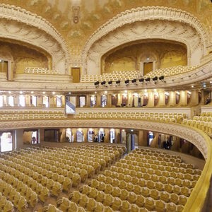2020-07-21 - Panorama van de prachtige zaal en balkons<br/>L'Opera de Vichy - Vichy - Frankrijk<br/>SM-G935F - 4.2 mm - f/1.7, , ISO 
