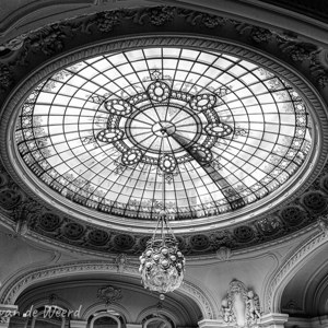 2020-07-21 - Prachtig licht door het glazen koepeldak<br/>L'Opera de Vichy - Vichy - Frankrijk<br/>Canon EOS 5D Mark III - 24 mm - f/8.0, 0.01 sec, ISO 800