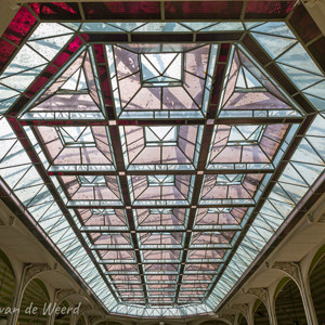 2020-07-21 - Bijzonder dak<br/>Hall des Sources - Vichy - Frankrijk<br/>Canon EOS 5D Mark III - 24 mm - f/8.0, 1/500 sec, ISO 800