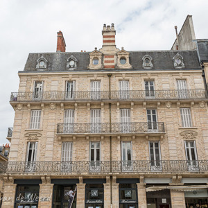 2020-07-22 - Mooi gebouw in de binnenstad<br/>Dijon - Frankrijk<br/>Canon EOS 5D Mark III - 29 mm - f/8.0, 1/125 sec, ISO 200
