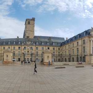 2020-07-22 - Paniorama van het mooie plein<br/>Cordeliers - Dijon - Frankrijk<br/>SM-G935F - 4.2 mm - f/1.7, , ISO 