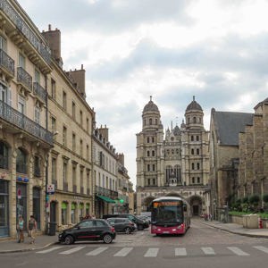2020-07-22 - Straatbeeld<br/>Dijon - Frankrijk<br/>Canon PowerShot SX70 HS - 3.8 mm - f/6.3, 1/500 sec, ISO 100