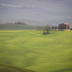 2013-04-28 - Toscaanse boerderij in het glooiende land<br/>Val d'Orcia - San Quirico d’ Orcia - Italië<br/>Canon EOS 7D - 320 mm - f/5.6, 1/2500 sec, ISO 400