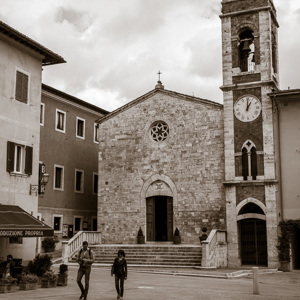 2013-04-28 - Terug in de tijd in het dorp<br/>Val d'Orcia - San Quirico d’ Orcia - Italië<br/>Canon EOS 7D - 24 mm - f/8.0, 1/400 sec, ISO 400