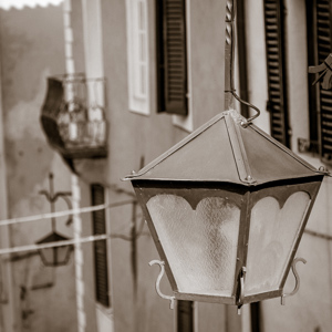 2013-04-28 - Passende oude lantaarns<br/>Val d'Orcia - Montalcino - Italië<br/>Canon EOS 7D - 82 mm - f/4.0, 1/1250 sec, ISO 200