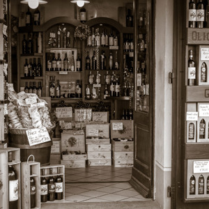 2013-04-28 - Allemaal lekkere lokale wijnen<br/>Val d'Orcia - Montalcino - Italië<br/>Canon EOS 7D - 32 mm - f/8.0, 1/30 sec, ISO 400