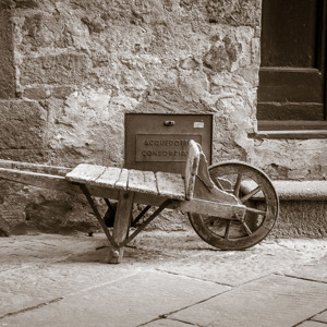 2013-04-29 - Stilleven in de stad<br/>Pienza - Italië<br/>Canon EOS 7D - 32 mm - f/8.0, 1/8 sec, ISO 400