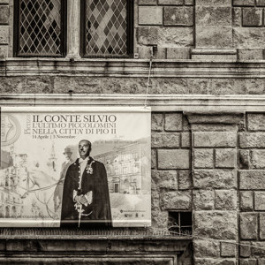 2013-04-29 - Reclame poster in stijl<br/>Pienza - Italië<br/>Canon EOS 7D - 105 mm - f/6.3, 1/160 sec, ISO 400