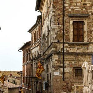 2013-04-30 - Iedere wijk heeft zijn eigen vlag<br/>Montepulciano - Italië<br/>Canon EOS 7D - 58 mm - f/9.0, 1/40 sec, ISO 200