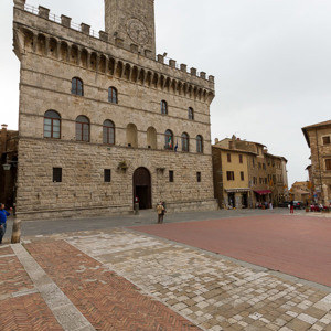 2013-04-30 - Comune di Montepulciano - het gemeentehuis<br/>Montepulciano - Italië<br/>Canon EOS 7D - 10 mm - f/8.0, 1/160 sec, ISO 200