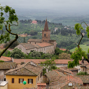 2013-05-02 - Uitzicht over de daken naar de kerk<br/>Perugia - Italië<br/>Canon EOS 7D - 67 mm - f/8.0, 1/400 sec, ISO 400