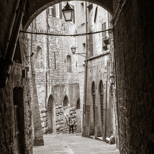 2013-05-02 - Doorkijkje naar een smal steegje<br/>Perugia - Italië<br/>Canon EOS 7D - 40 mm - f/8.0, 0.02 sec, ISO 400