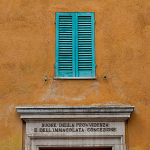 2013-05-02 - Mooi contrast met de warme terracotta kleur<br/>Perugia - Italië<br/>Canon EOS 7D - 45 mm - f/8.0, 0.01 sec, ISO 400