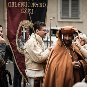 2013-05-02 - Iedereen is prachtig aangekleed voor het Calendimaggio festival<br/>Assisi - Italië<br/>Canon EOS 7D - 105 mm - f/4.0, 1/640 sec, ISO 400