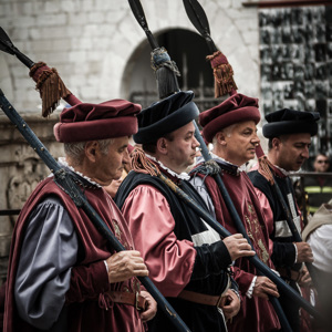 2013-05-02 - We hebben een mooi plekje gevonden om alles te kunnen zien<br/>Assisi - Italië<br/>Canon EOS 7D - 105 mm - f/4.0, 1/250 sec, ISO 400