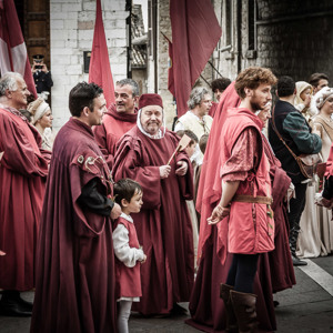 2013-05-02 - De onderonsjes zijn leuk om te fotograferen<br/>Assisi - Italië<br/>Canon EOS 7D - 65 mm - f/4.5, 0.04 sec, ISO 800