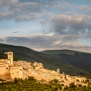 2013-05-02 - Assisi in het late, warme zonlicht<br/>Assisi - Italië<br/>Canon EOS 7D - 67 mm - f/8.0, 1/200 sec, ISO 400