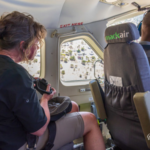 2024-05-03 - We zaten weer eens voorin :-)<br/>Onderweg (vliegtuigje) - Air strip Kwai River – Maun - Botswana<br/>Canon EOS R5 - 24 mm - f/8.0, 1/125 sec, ISO 1250
