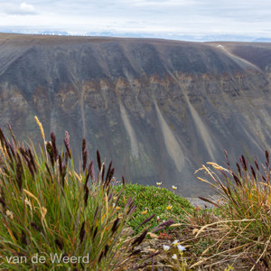 2022-07-21 - Uitzicht op de berg naast het dal<br/>Sarkofagen - Lonngyearbyen - Spitsbergen<br/>Canon EOS R5 - 32 mm - f/11.0, 1/30 sec, ISO 200