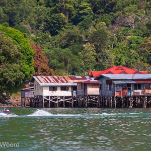 2009-08-15 - Langs de kust zie je veel huizen op palen<br/>Sandakan - Maleisië<br/>Canon EOS 50D - 75 mm - f/8.0, 1/250 sec, ISO 200