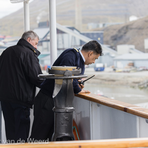 2022-07-20 - Het aanmeren aan wal<br/>Lonngyearbyen - Spitsbergen<br/>Canon EOS R5 - 104 mm - f/5.0, 0.01 sec, ISO 800
