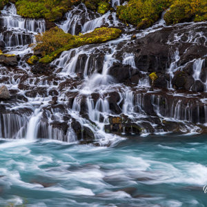 2023-09-10 - Heel veel water<br/>Barnafoss en Hraunfossar - Husafell - IJsland<br/>Canon EOS R5 - 85 mm - f/16.0, 0.6 sec, ISO 100