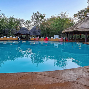 2024-05-03 - Het zwembad was ook heerlijk, en rustig<br/>Planet Baobab - Gweta - Botswana<br/>SM-G981B - 2.2 mm - f/2.2, 0.01 sec, ISO 80