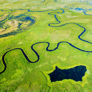 2024-05-01 - Mooie waterpartijen in het landschap - vanuit het vliegtuig<br/>Onderweg (vliegtuigje) - Okavango Delta - airstrip Kwai R - Botswana<br/>Canon EOS R6m2 - 24 mm - f/7.1, 1/400 sec, ISO 800