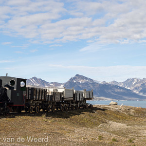 2022-07-14 - Oude mijn-trein<br/>Ny-Ålesund - Spitsbergen<br/>Canon EOS R5 - 56 mm - f/11.0, 1/200 sec, ISO 200