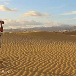 2021-10-26 - Wouter legt het mooie zand vast<br/>Duñas de Maspalomas - Playa del Inglès - Spanje<br/>Canon PowerShot SX70 HS - 9 mm - f/8.0, 1/250 sec, ISO 100