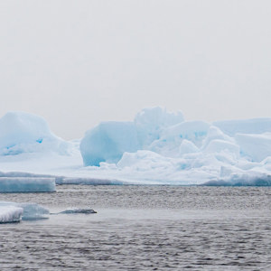 2022-07-16 - IJs-landschap<br/>Pakijs grens op 81,39° NB - Spitsbergen<br/>Canon EOS R5 - 105 mm - f/11.0, 1/320 sec, ISO 400