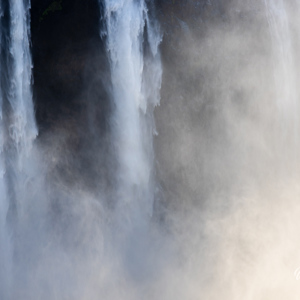 2024-04-26 - Het vallende en weer opstuivende water<br/>Victoria Falls - Victoria Falls - Zimbabwe<br/>Canon EOS R5 - 85 mm - f/11.0, 0.01 sec, ISO 200