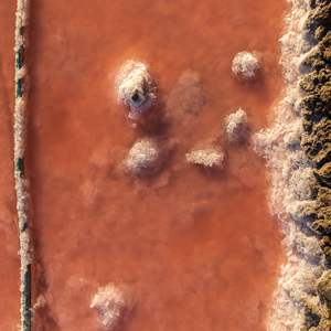 2022-11-14 - Abstracte kunst (zoutpan)<br/>Salinas de Fuencaliente - La Palma - Canarische eilanden - Spanje<br/>Canon EOS R5 - 31 mm - f/11.0, 0.01 sec, ISO 200