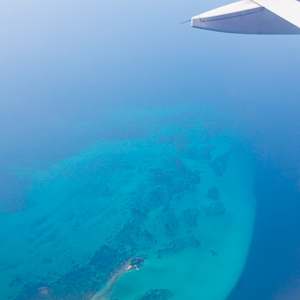 2009-08-14 - Ergens onderweg een mooi eilandje<br/>Onderweg naar Kota Kinabalu - Maleisië<br/>Canon EOS 50D - 24 mm - f/8.0, 1/500 sec, ISO 200