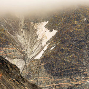 2023-09-20 - Een soort sneeuw-krater<br/>Carlsbergfjord - Groenland<br/>Canon EOS R6m2 - 200 mm - f/6.3, 1/200 sec, ISO 800