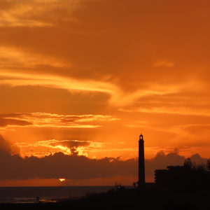 2021-10-26 - Zonsondergang bij de vuurtoren<br/>Duñas de Maspalomas - Playa del Inglès - Spanje<br/>Canon PowerShot SX70 HS - 50.3 mm - f/5.6, 1/640 sec, ISO 100