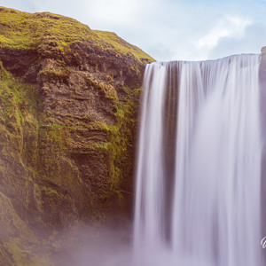 2023-09-10 - De imposante Skogafoss waterval<br/>Skogafoss - IJsland<br/>Canon EOS R5 - 74 mm - f/11.0, 1.6 sec, ISO 100