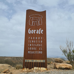 2023-04-28 - Fraaie zuil, verder stelde het niet zo veel voor<br/>Ruta del desierto de Gorafe - Gorafe - Spanje<br/>SM-G981B - 5.4 mm - f/1.8, 1/3700 sec, ISO 50