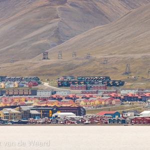 2022-07-20 - Kleurige huizen van Longyearbyen<br/>Lonngyearbyen - Spitsbergen<br/>Canon EOS R5 - 400 mm - f/5.6, 1/640 sec, ISO 1250