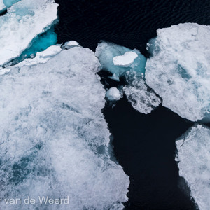2022-07-16 - Vormen in het pakijs<br/>Pakijs grens op 81,39° NB - Spitsbergen<br/>Canon EOS R5 - 24 mm - f/11.0, 0.01 sec, ISO 200