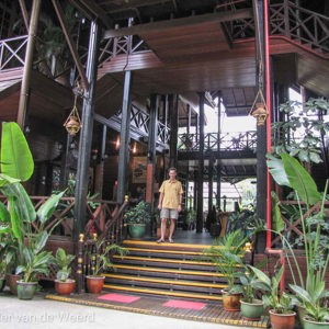 2009-08-16 - De enorme lobby van het hotel<br/>Sepilok Nature Resort - Sandakan - Maleisië (Borneo)<br/>Canon PowerShot SX1 IS - 5 mm - f/2.8, 1/60 sec, ISO 160