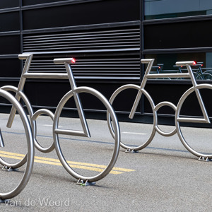 2022-07-11 - Fiets-kunst (of kunst-fiets?)<br/>Barcode - Oslo - Noorwegen<br/>Canon EOS R5 - 61 mm - f/11.0, 0.1 sec, ISO 400