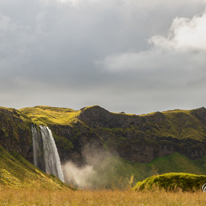 2023-09-09 - Eén van de vele watervallen<br/>Seljalandfoss - IJsland<br/>Canon EOS R5 - 105 mm - f/8.0, 1/320 sec, ISO 400